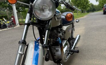 Triumph-Bonneville-1977-3