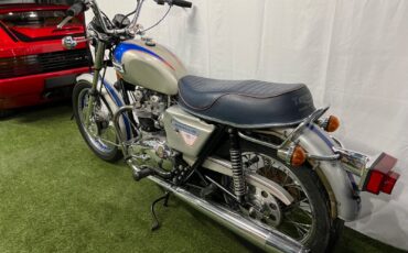 Triumph-Bonneville-1977-3
