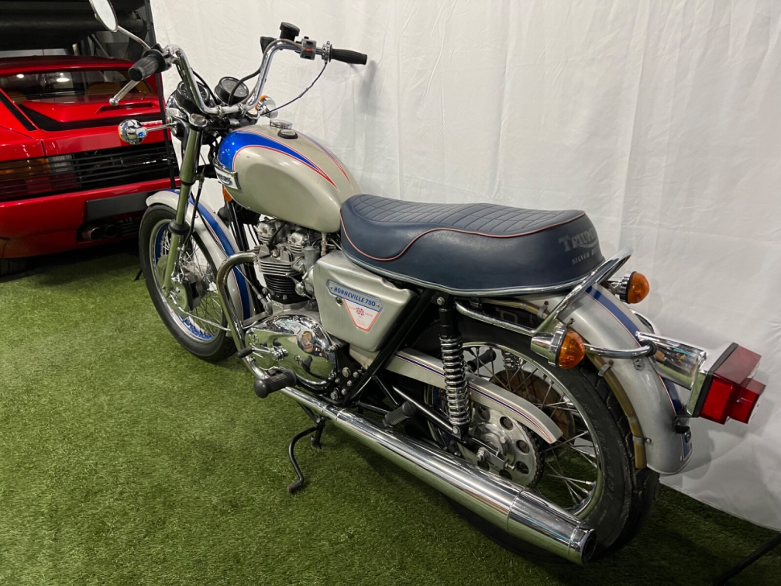 Triumph-Bonneville-1977-3