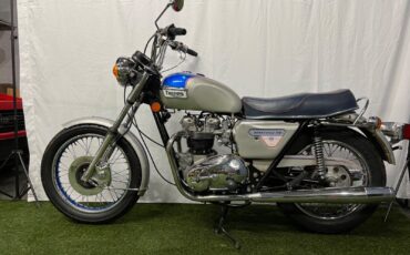 Triumph-Bonneville-1977