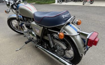 Triumph-Bonneville-1977-4