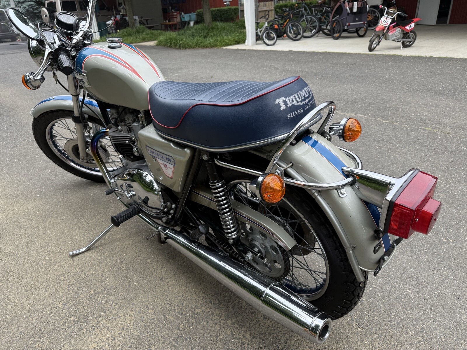 Triumph-Bonneville-1977-4