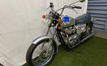 Triumph-Bonneville-1977-4