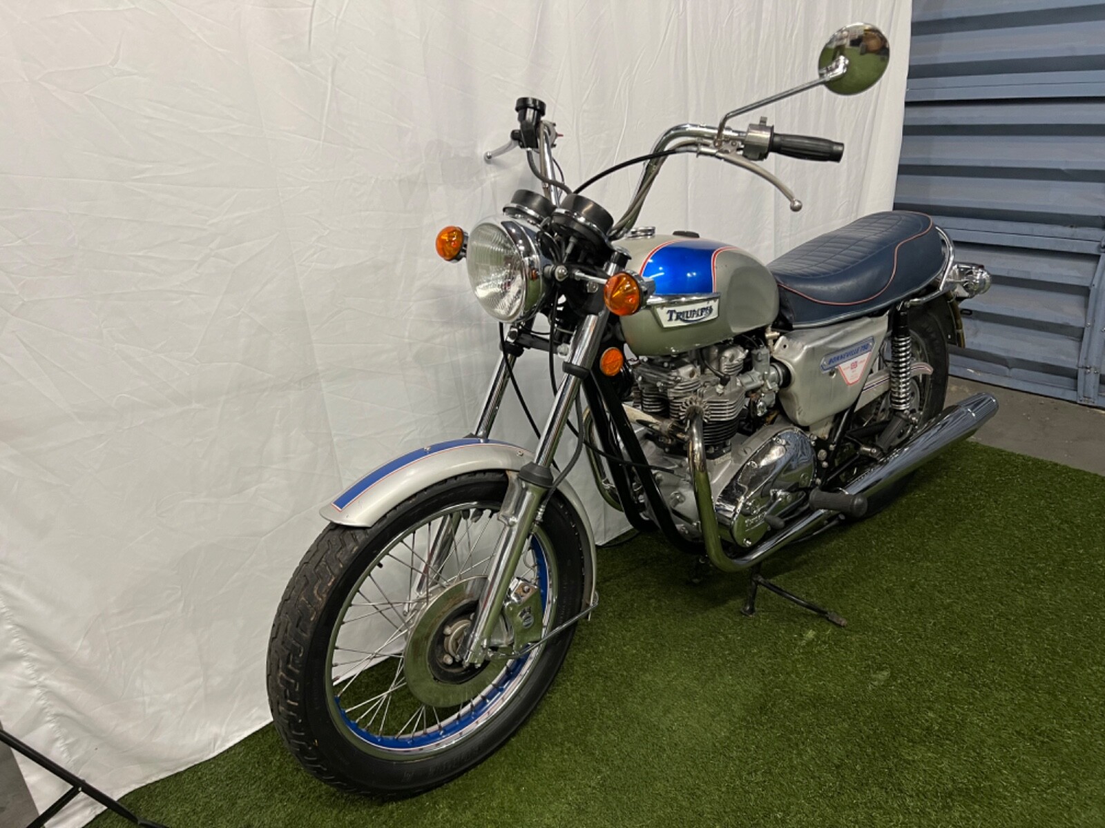 Triumph-Bonneville-1977-4