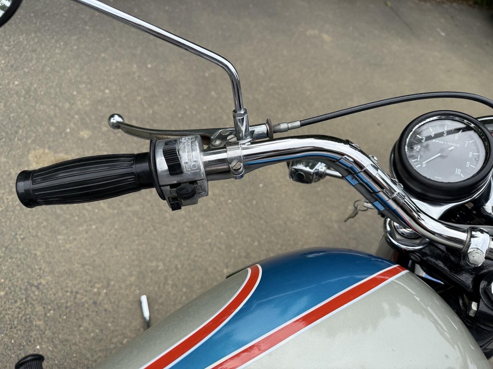 Triumph-Bonneville-1977-6
