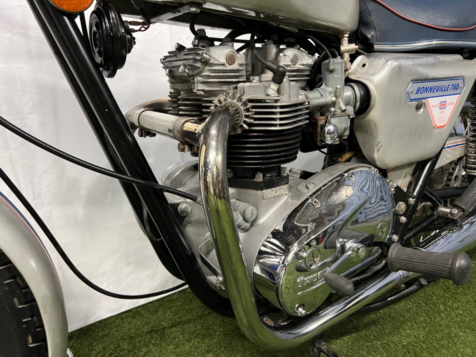 Triumph-Bonneville-1977-7