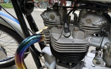 Triumph-Bonneville-1977-8