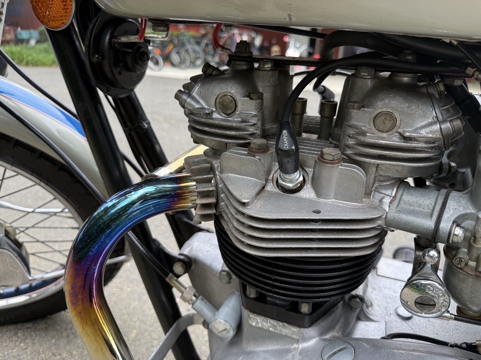 Triumph-Bonneville-1977-8