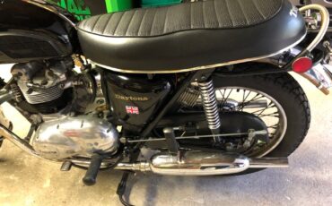 Triumph-Daytona-1975-6