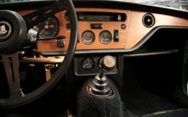 Triumph-GT6-1972-24