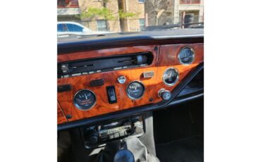 Triumph-Spitfire-1976-Brown-Met-Biscuit-10