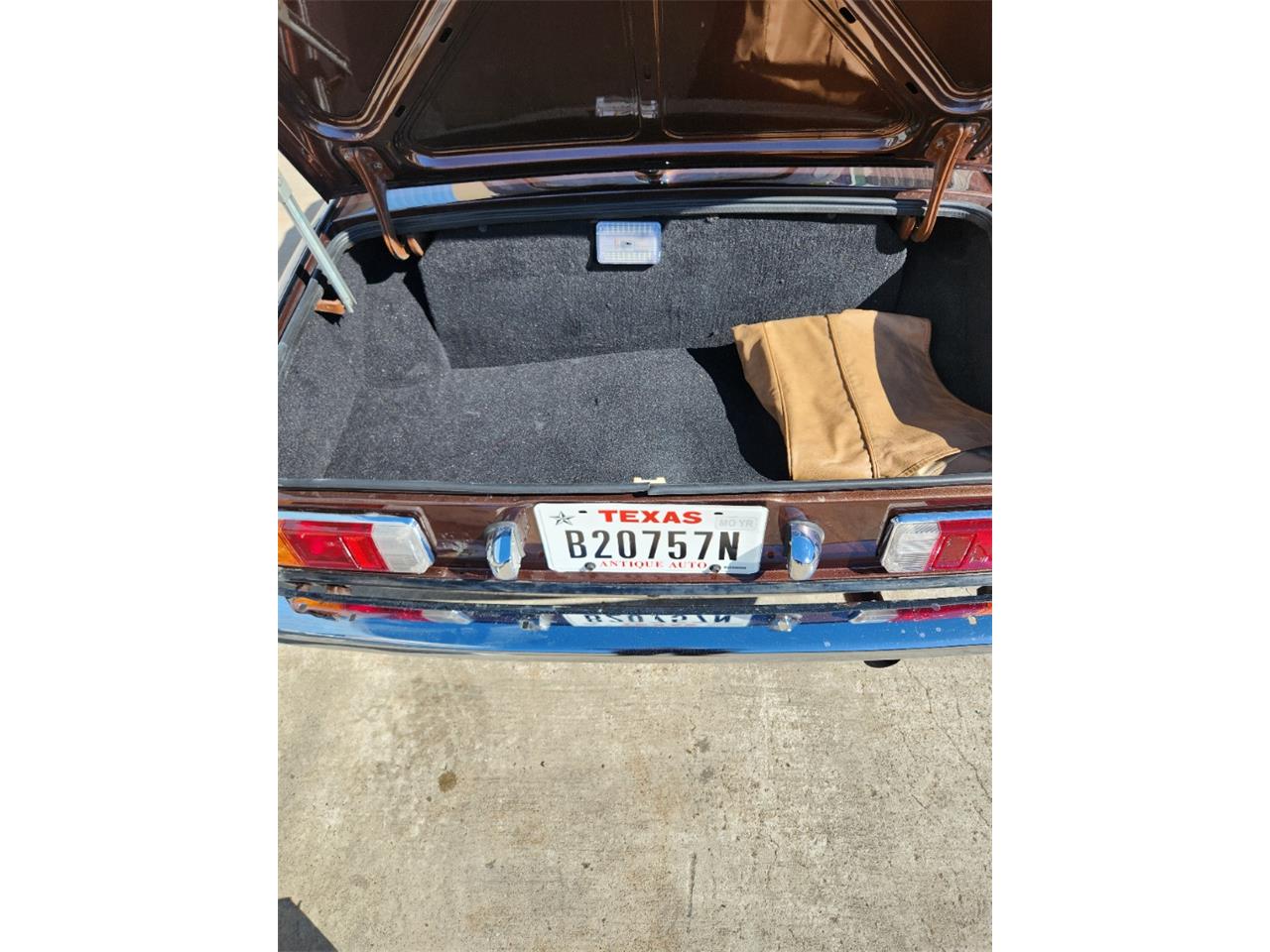 Triumph-Spitfire-1976-Brown-Met-Biscuit-11
