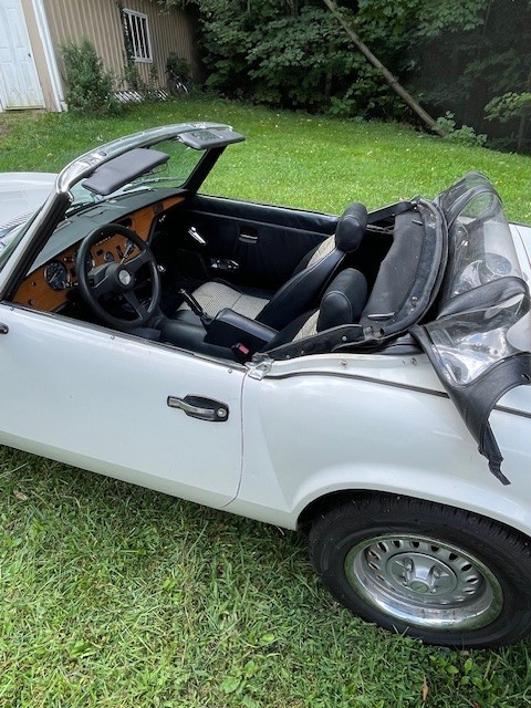 Triumph-Spitfire-1980-Convertible-5