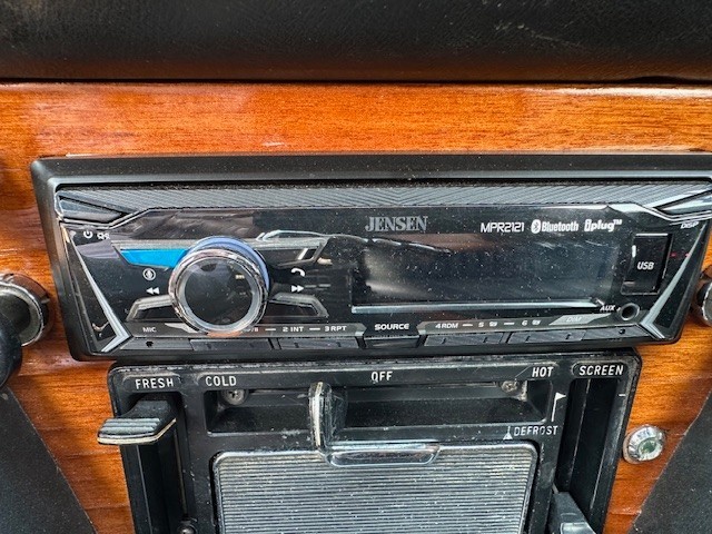 Triumph-Stag-Mark-II-1973-Convertible-15
