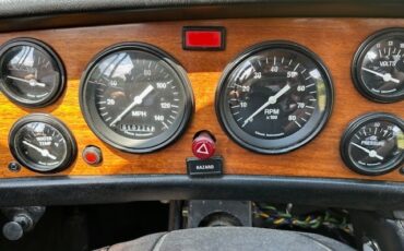 Triumph-Stag-Mark-II-1973-Convertible-23