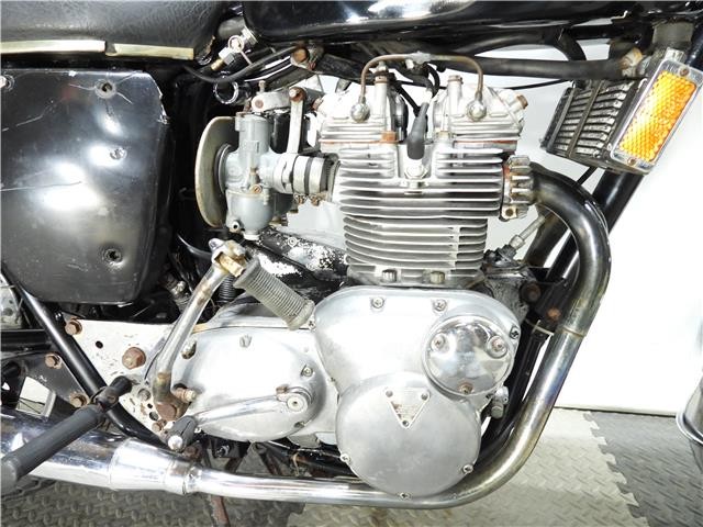 Triumph-T150-750-Trident-2879A-1973-10
