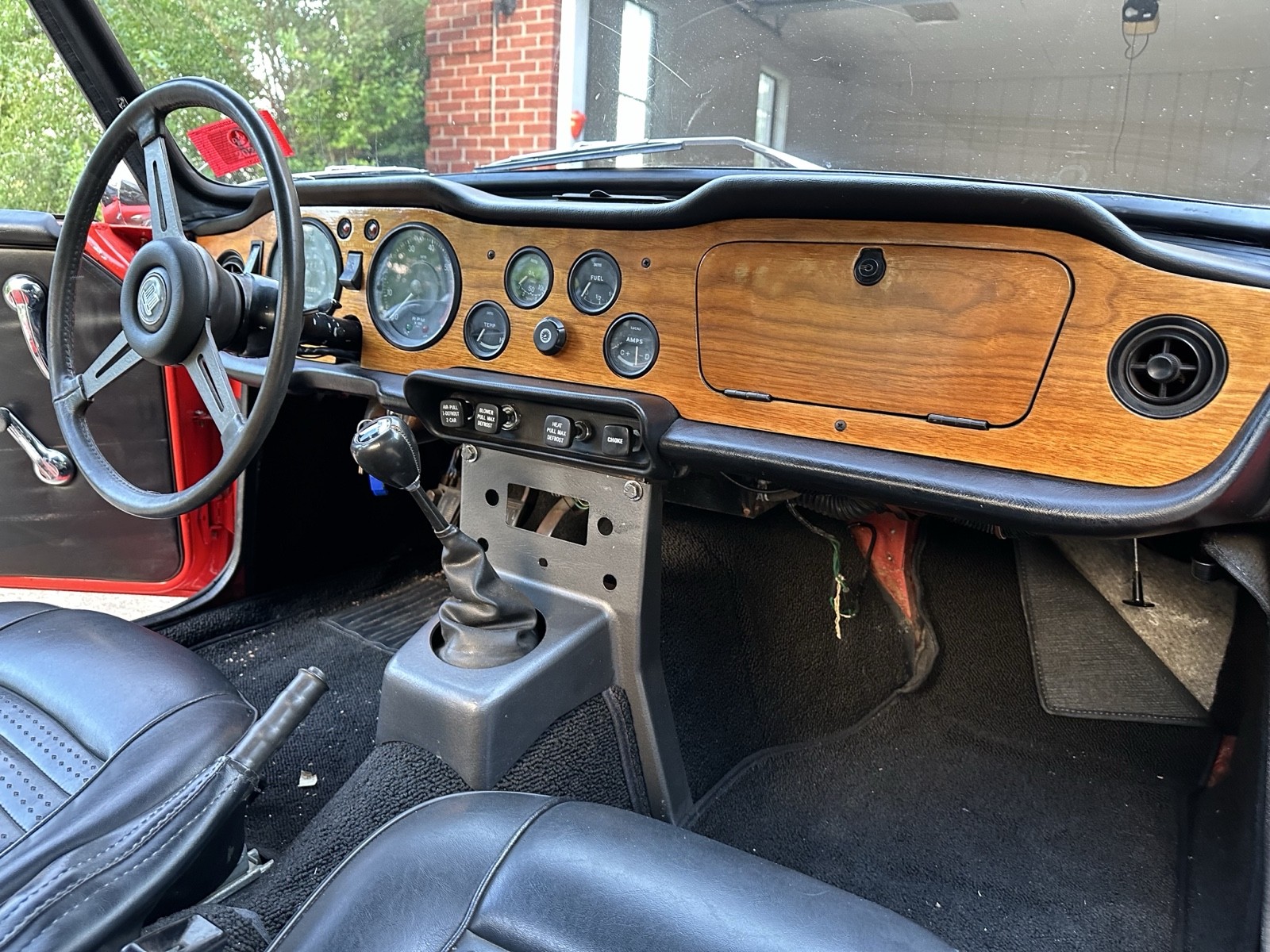 Triumph-TR-6-1971-Convertible-11