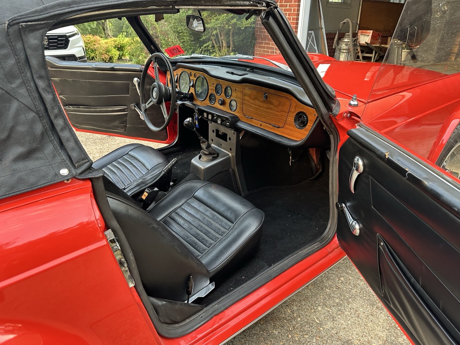 Triumph-TR-6-1971-Convertible-12
