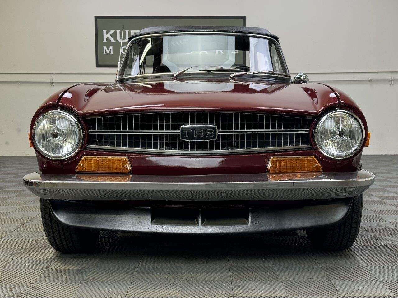 Triumph-TR-6-1971-Convertible-7