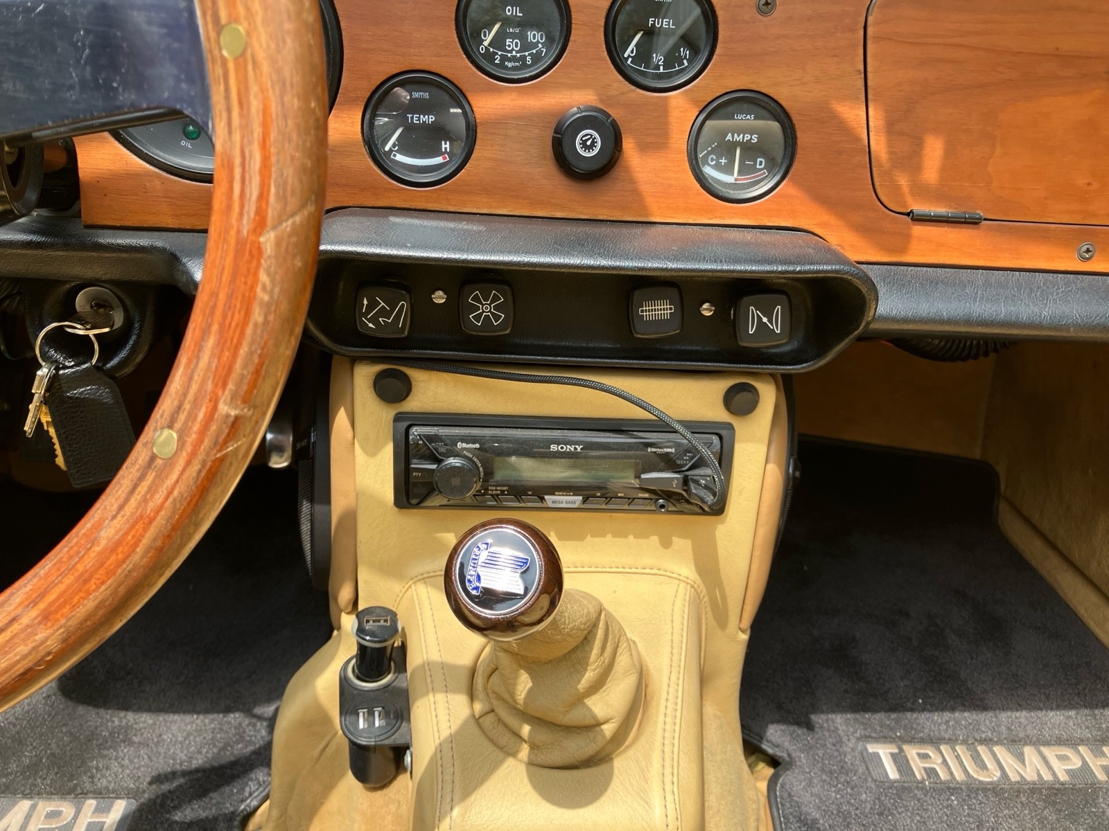 Triumph-TR-6-1972-20