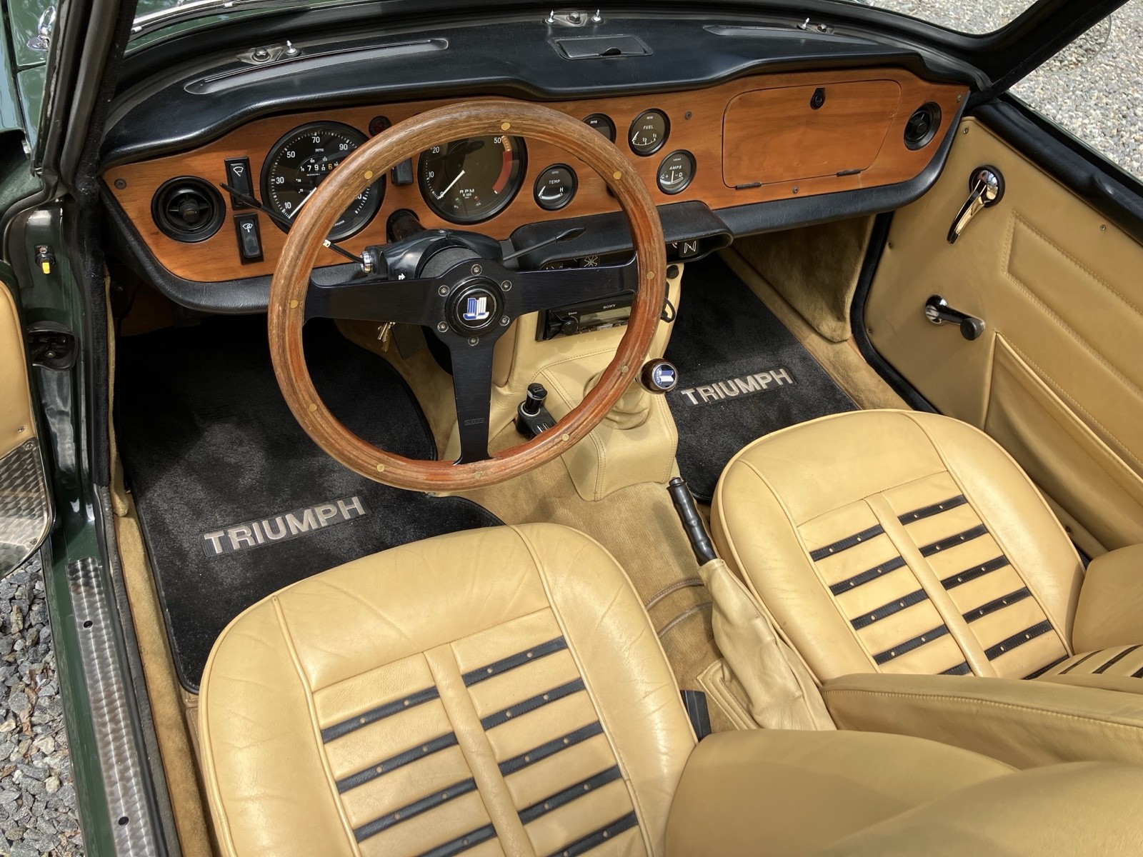 Triumph-TR-6-1972-22