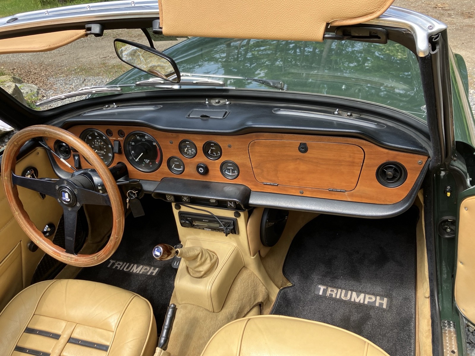 Triumph-TR-6-1972-23