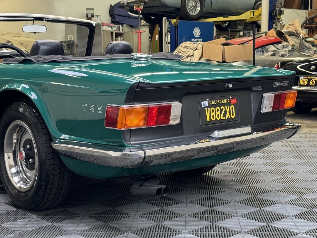 Triumph-TR-6-1972-Convertible-10