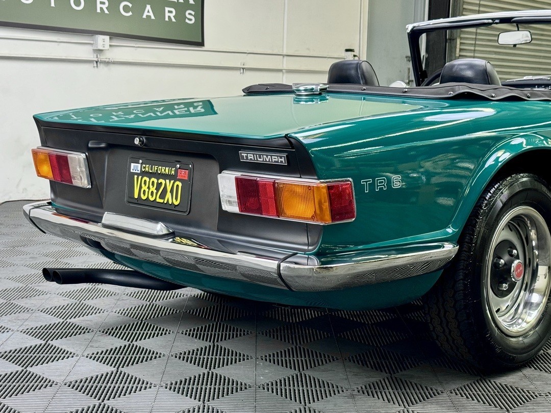 Triumph-TR-6-1972-Convertible-11