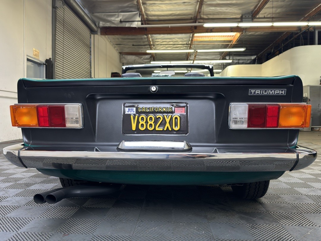 Triumph-TR-6-1972-Convertible-12