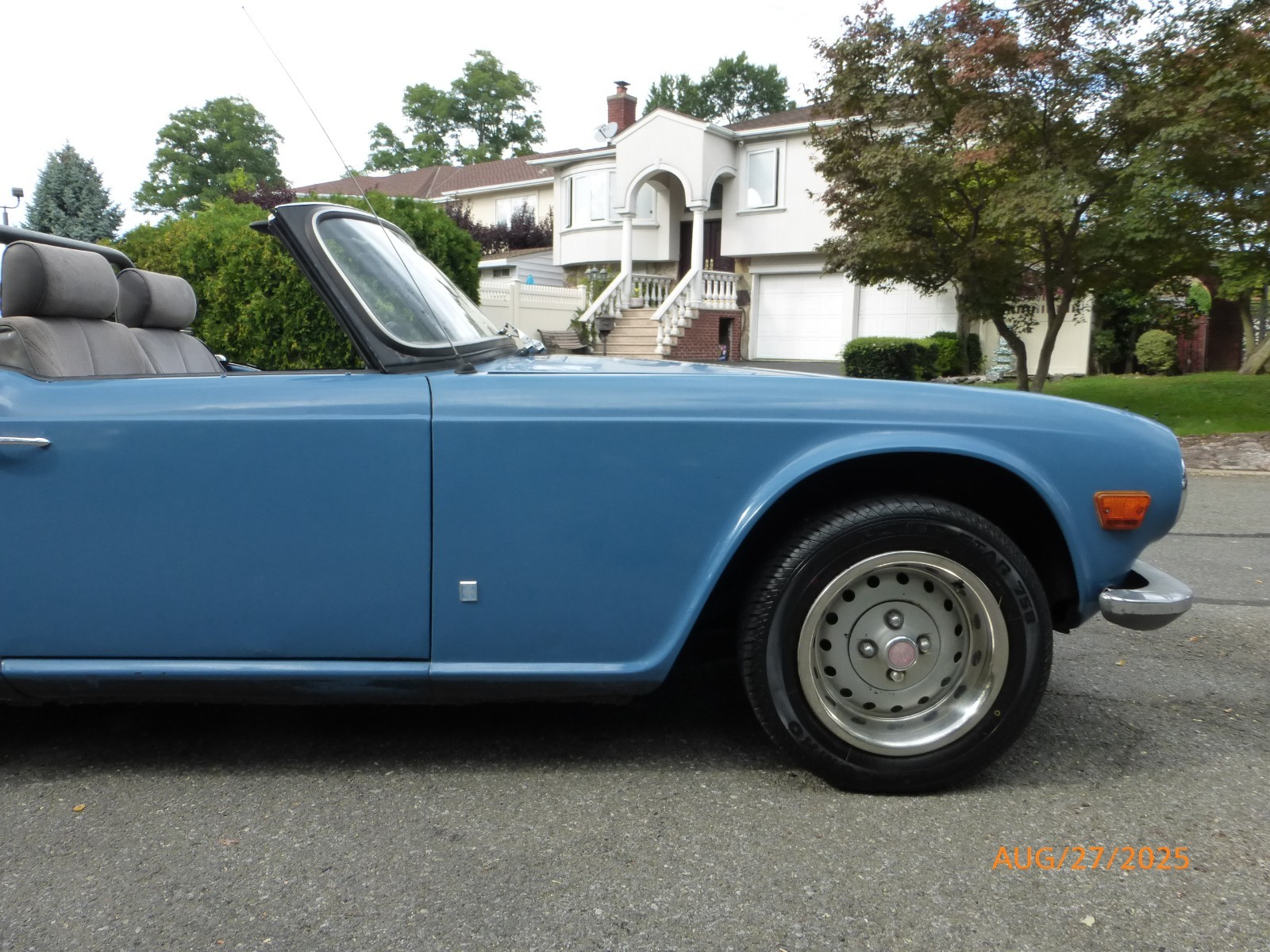 Triumph-TR-6-1972-Convertible-12