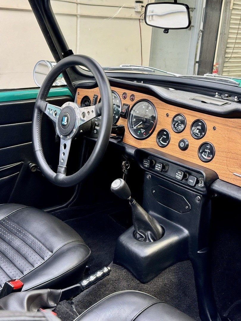 Triumph-TR-6-1972-Convertible-14