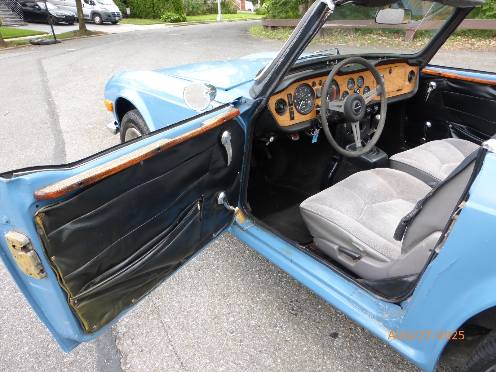 Triumph-TR-6-1972-Convertible-14