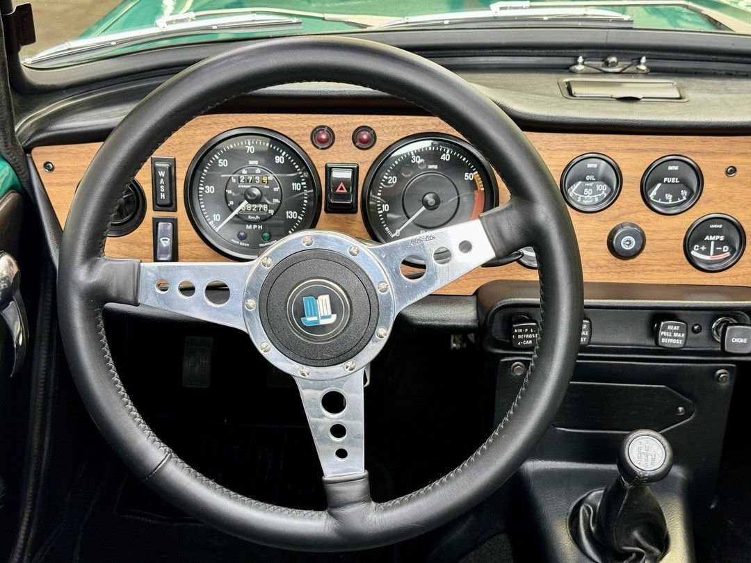 Triumph-TR-6-1972-Convertible-17