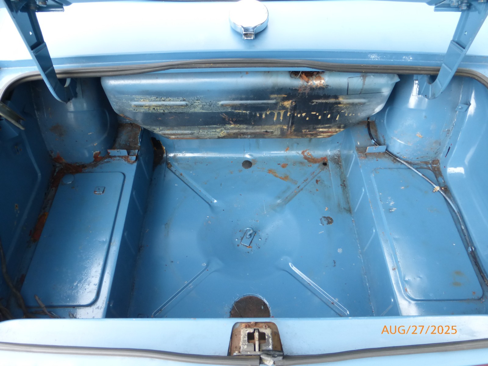 Triumph-TR-6-1972-Convertible-18