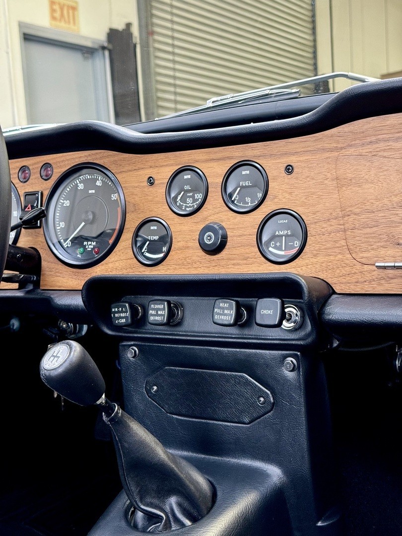 Triumph-TR-6-1972-Convertible-19