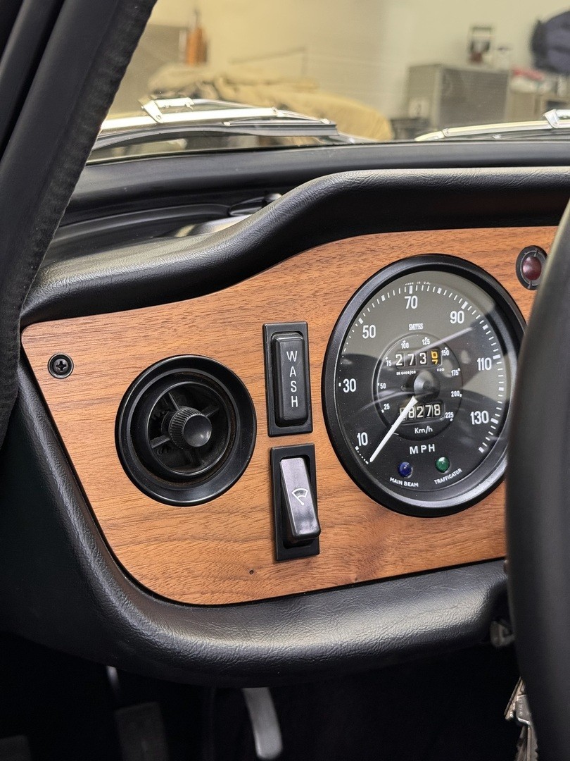 Triumph-TR-6-1972-Convertible-23