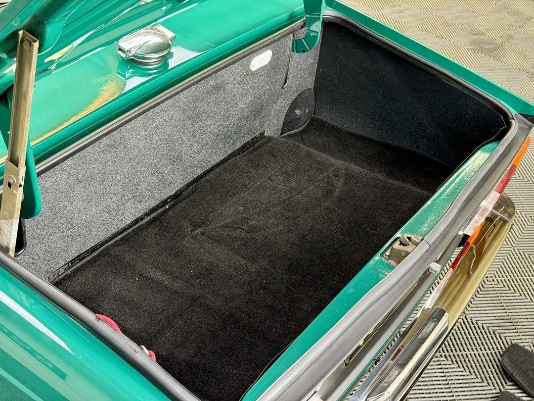 Triumph-TR-6-1972-Convertible-26