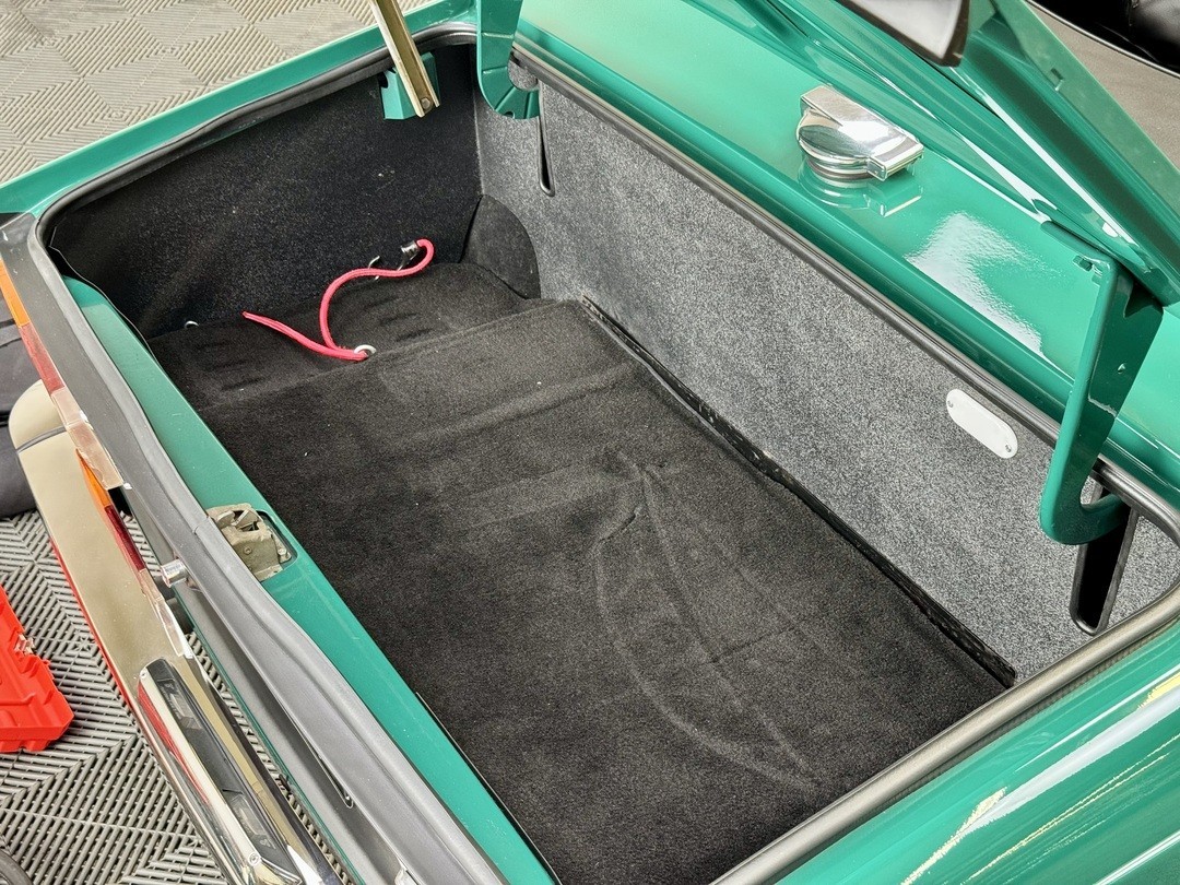 Triumph-TR-6-1972-Convertible-27