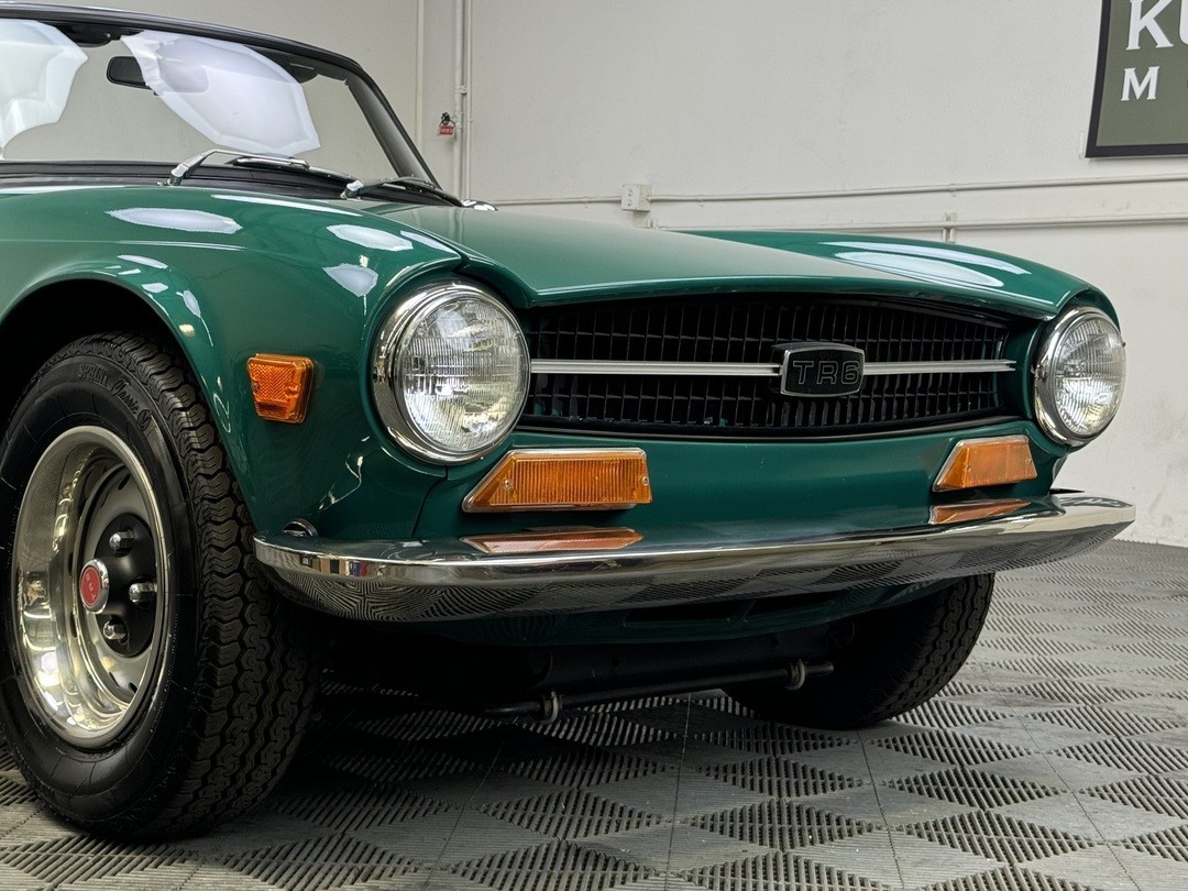 Triumph-TR-6-1972-Convertible-3