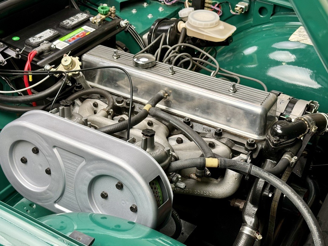 Triumph-TR-6-1972-Convertible-32