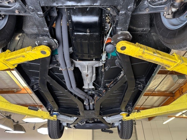 Triumph-TR-6-1972-Convertible-38