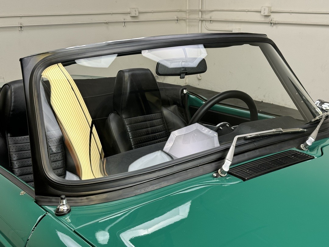 Triumph-TR-6-1972-Convertible-5