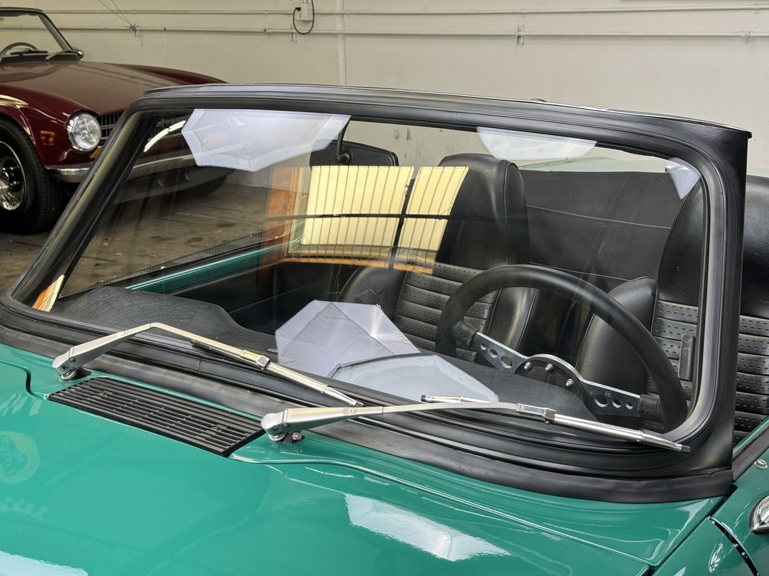 Triumph-TR-6-1972-Convertible-6