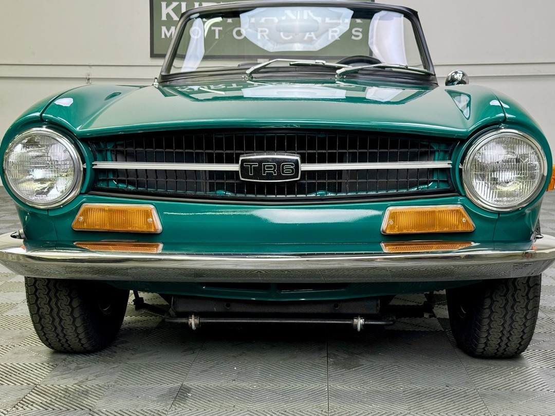 Triumph-TR-6-1972-Convertible-7