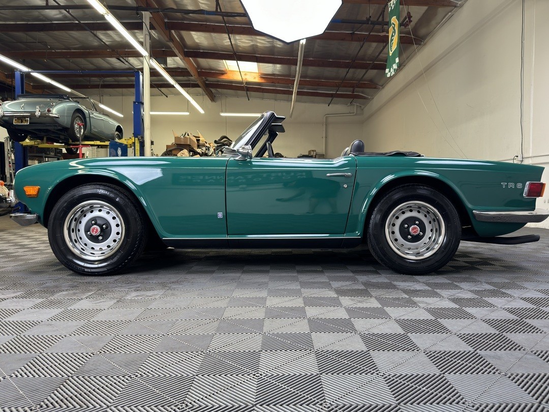 Triumph-TR-6-1972-Convertible-9