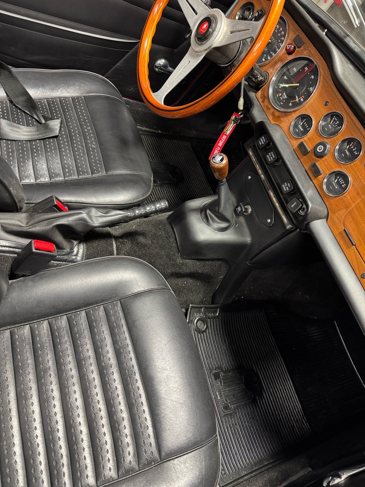 Triumph-TR-6-1973-Convertible-16