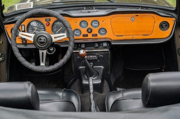 Triumph-TR-6-1973-Convertible-2