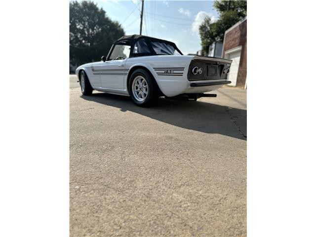 Triumph-TR-6-1974-7