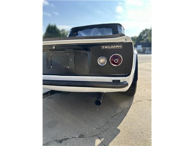 Triumph-TR-6-1974-9