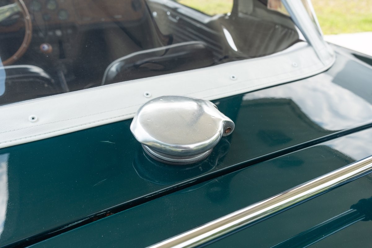 Triumph-TR250-1968-10